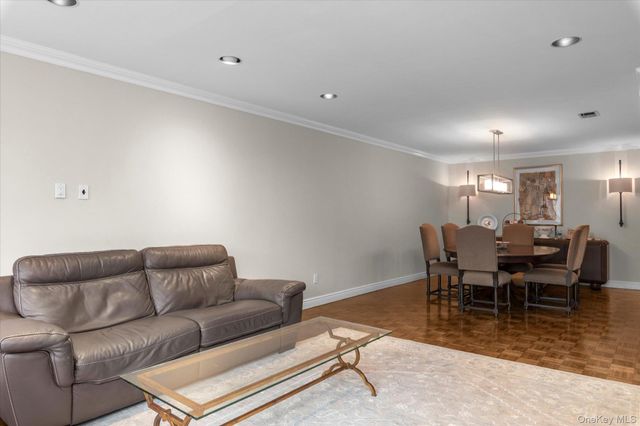 3 Oldfield, Roslyn, NY 11576