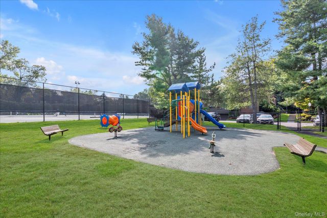 3 Oldfield, Roslyn, NY 11576