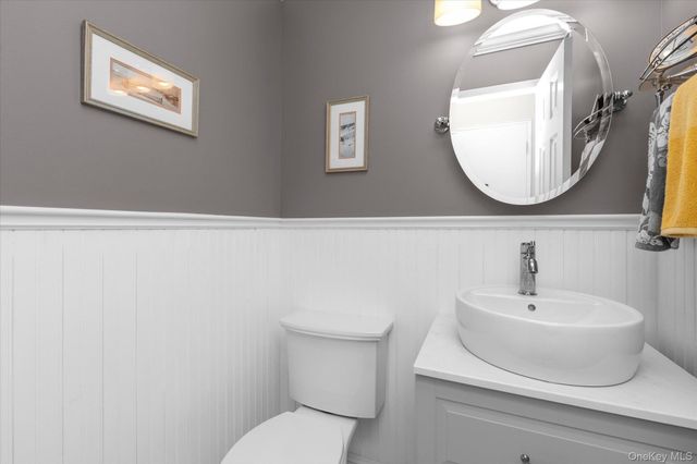3 Oldfield, Roslyn, NY 11576