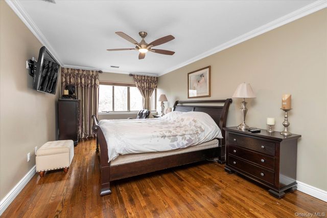 3 Oldfield, Roslyn, NY 11576
