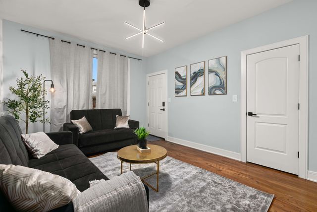 5155 W Roscoe Street, Chicago, IL 60641