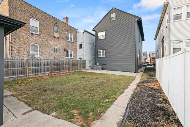 5155 W Roscoe Street, Chicago, IL 60641