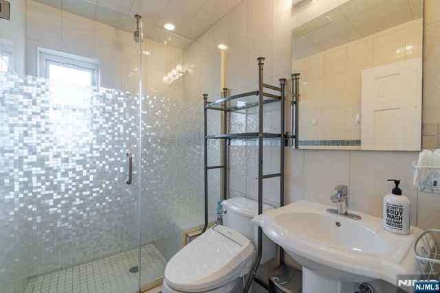 820 Elizabeth, Ridgefield, NJ 07657