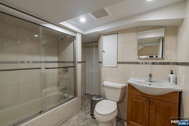 820 Elizabeth, Ridgefield, NJ 07657