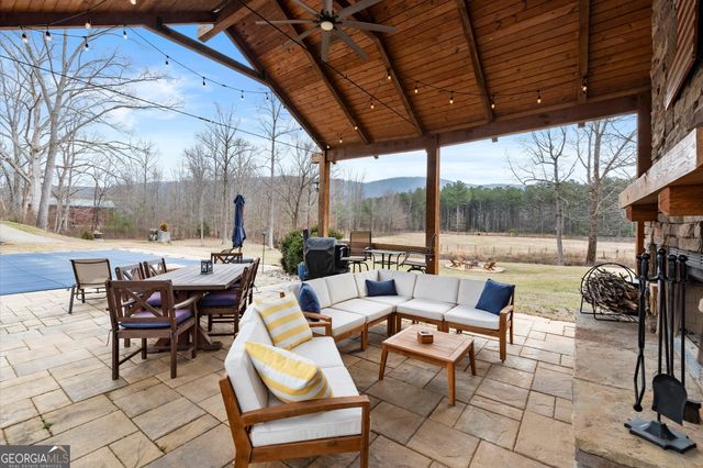 456 E Valley Road NE, Rydal, GA 30171