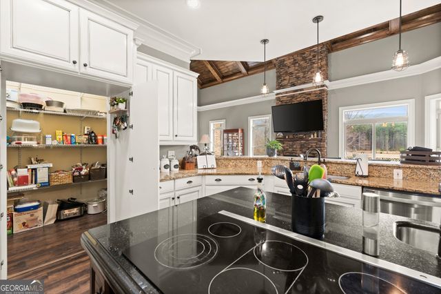 456 E Valley Road NE, Rydal, GA 30171