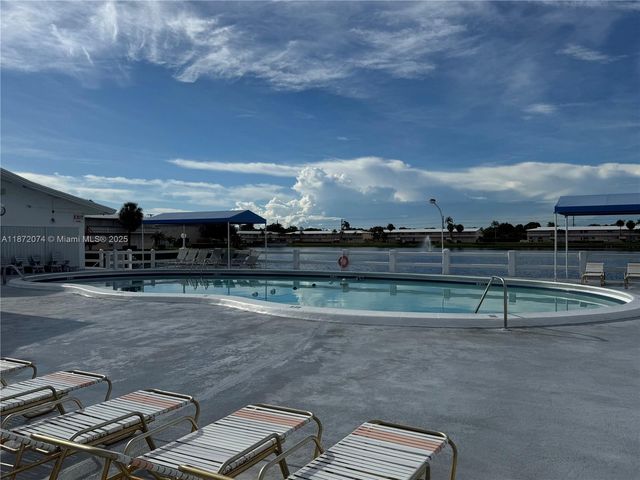 815 SW 10th Ter 15V, Hallandale Beach, FL 33009