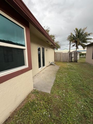 444 Broward Avenue, Greenacres, FL 33463
