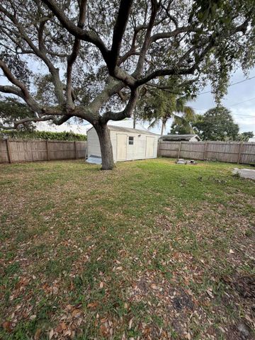 444 Broward Avenue, Greenacres, FL 33463