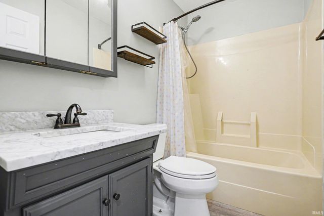 3363 N Old Farm Road, Warsaw, IN 46582