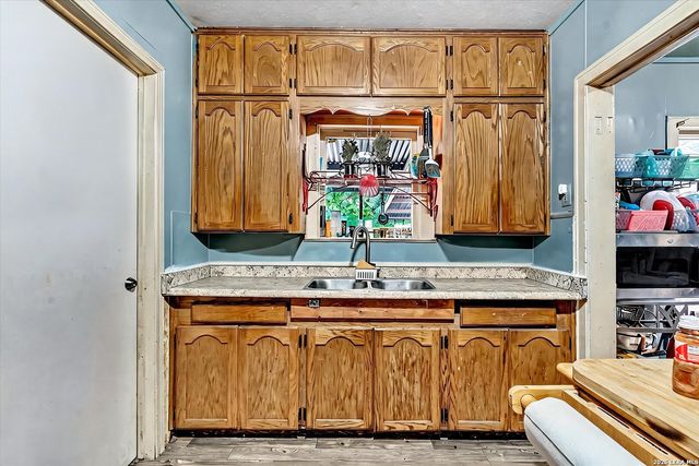1406 Wyoming St, San Antonio, TX 78203