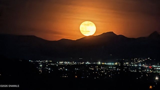 1270 Vista Del Monte, Las Cruces, NM 88007