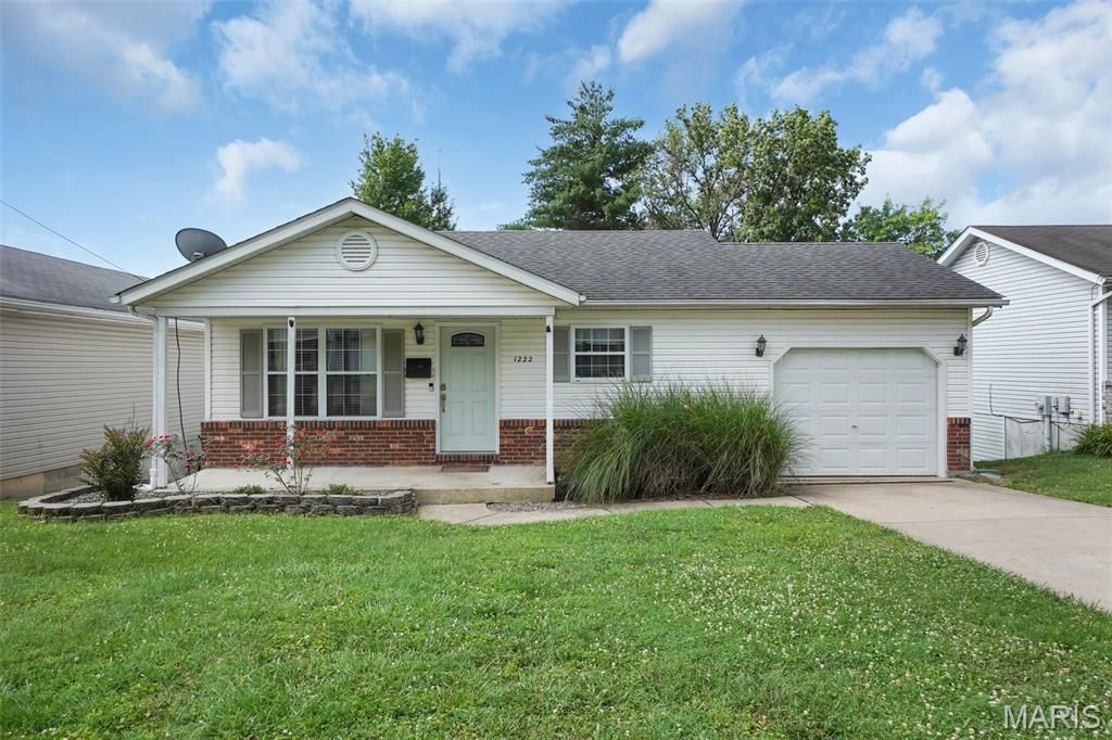 1222 W 8th Street, Washington, MO 63090