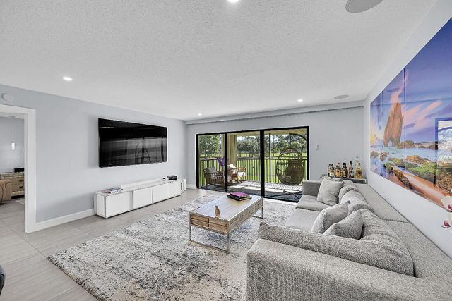 12870 Briarlake Drive 201, Palm Beach Gardens, FL 33418