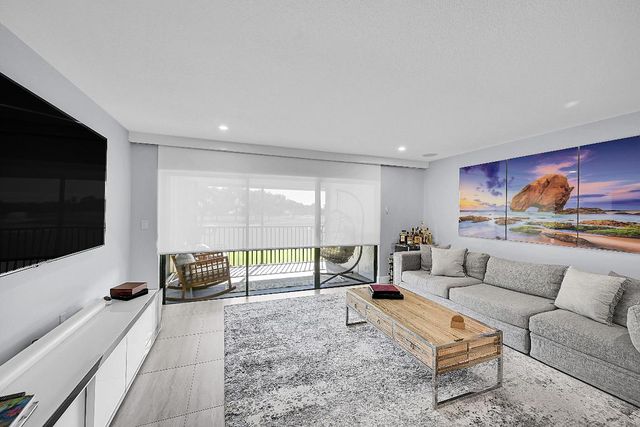 12870 Briarlake Drive 201, Palm Beach Gardens, FL 33418