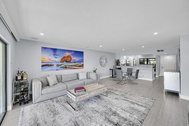 12870 Briarlake Drive 201, Palm Beach Gardens, FL 33418