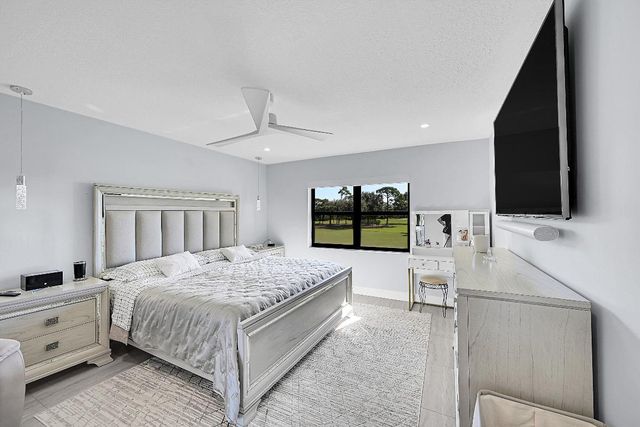 12870 Briarlake Drive 201, Palm Beach Gardens, FL 33418