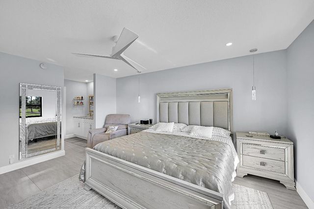 12870 Briarlake Drive 201, Palm Beach Gardens, FL 33418