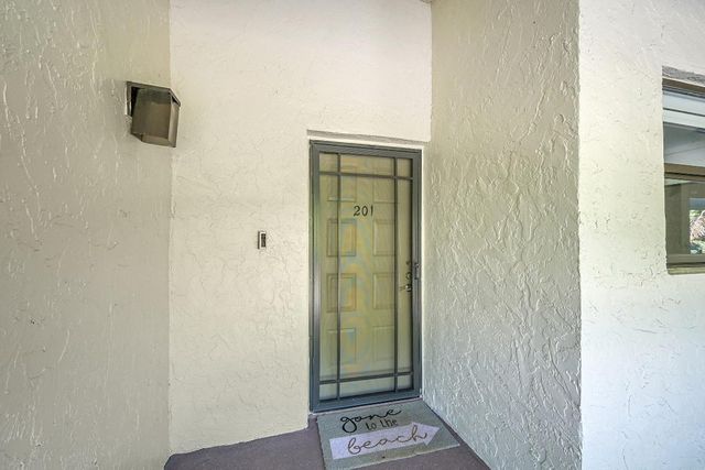 12870 Briarlake Drive 201, Palm Beach Gardens, FL 33418