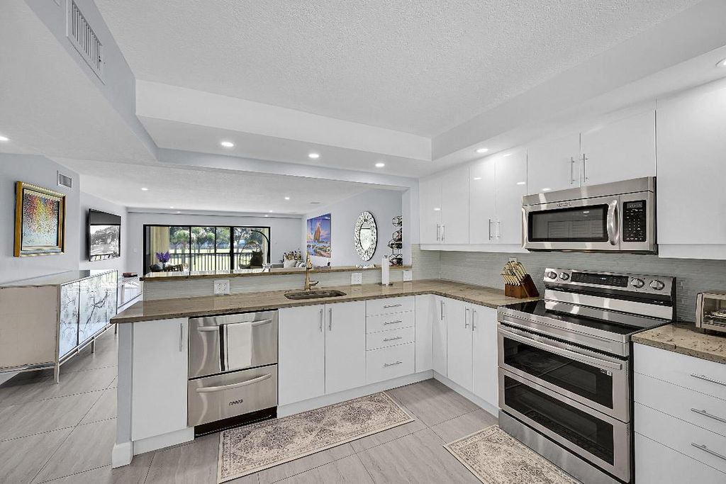 12870 Briarlake Drive 201, Palm Beach Gardens, FL 33418