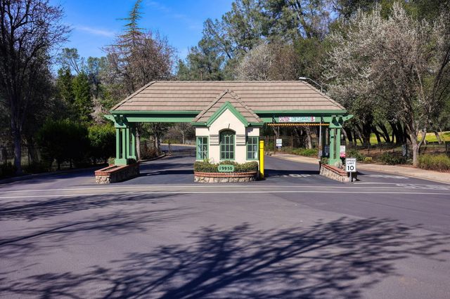 13231 Alicia Parkway, Redding, CA 96003