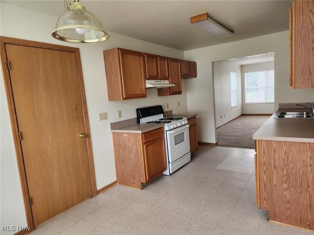 2831 Benford Lane, Youngstown, OH 44505