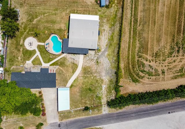 8204 County Road 1061, Blue Ridge, TX 75424
