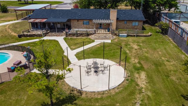 8204 County Road 1061, Blue Ridge, TX 75424