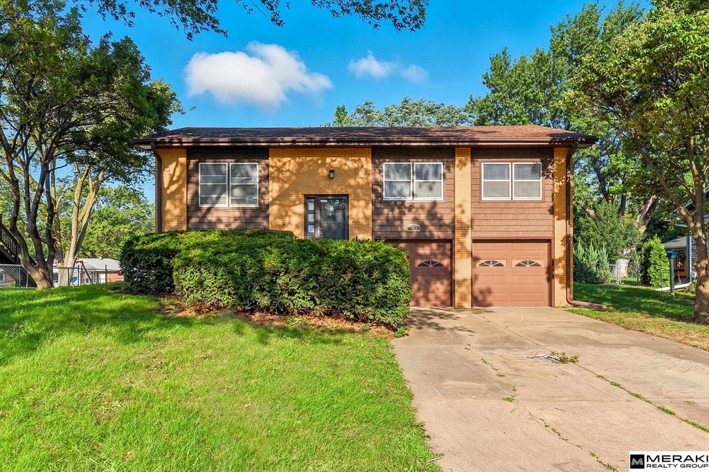 1031 Cobblestone Drive, Lincoln, NE 68510