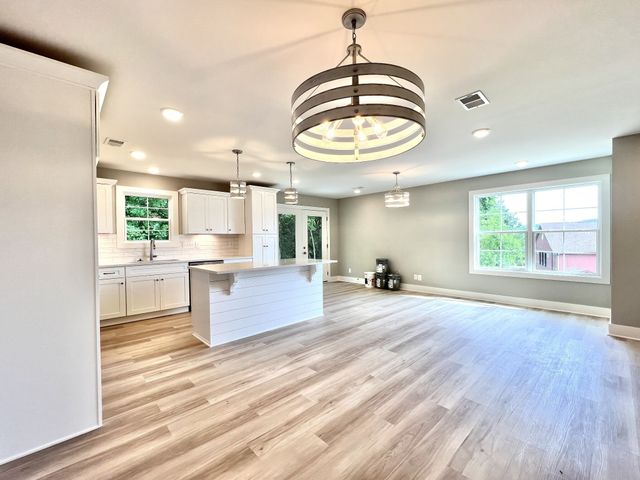 713 Hollie Way, Lebanon, TN 37090