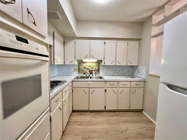 2100 WORLD PARKWAY BOULEVARD 56, Clearwater, FL 33763