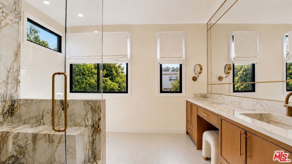 Image 28 of property listing at 447 S Almont Drive, Beverly Hills, CA 90211