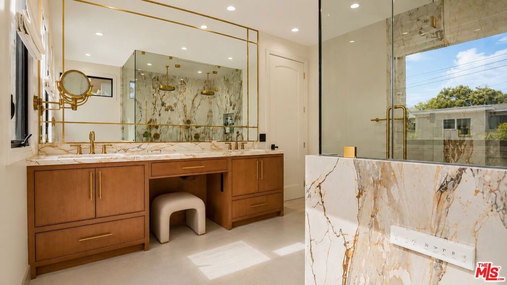 Image 30 of property listing at 447 S Almont Drive, Beverly Hills, CA 90211