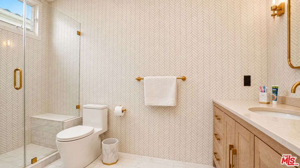 Image 33 of property listing at 447 S Almont Drive, Beverly Hills, CA 90211