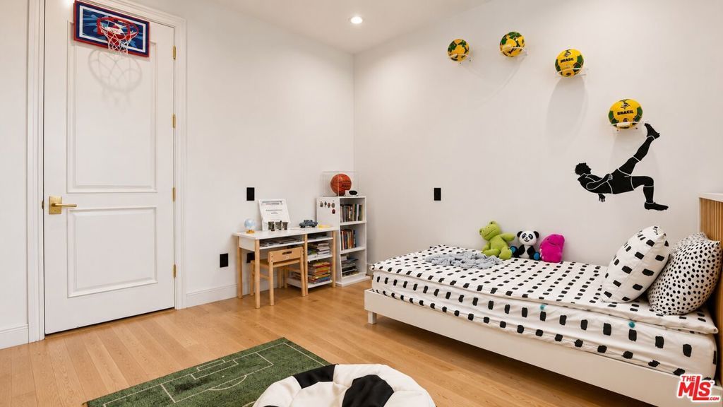 Image 40 of property listing at 447 S Almont Drive, Beverly Hills, CA 90211