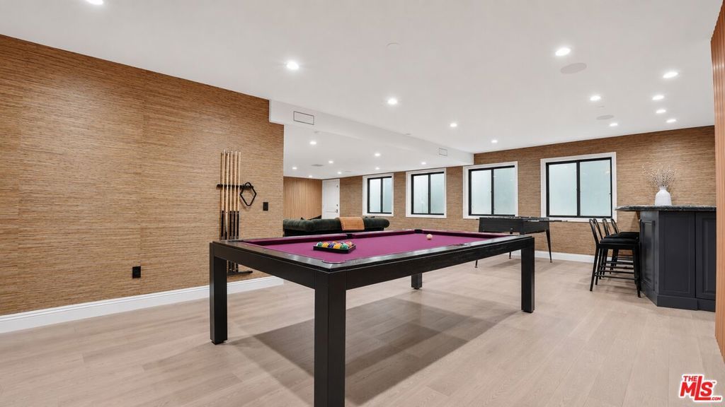 Image 46 of property listing at 447 S Almont Drive, Beverly Hills, CA 90211