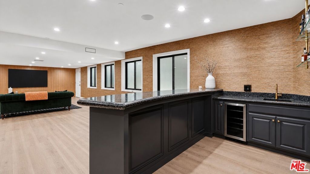 Image 49 of property listing at 447 S Almont Drive, Beverly Hills, CA 90211