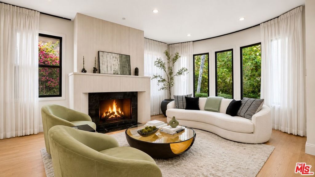 Image 5 of property listing at 447 S Almont Drive, Beverly Hills, CA 90211