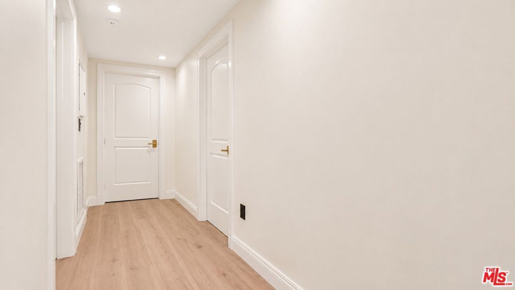 Image 50 of property listing at 447 S Almont Drive, Beverly Hills, CA 90211