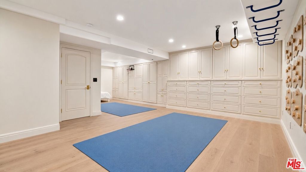 Image 53 of property listing at 447 S Almont Drive, Beverly Hills, CA 90211