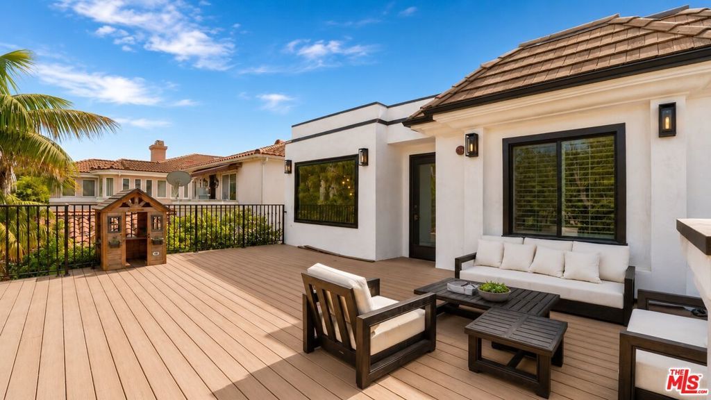 Image 56 of property listing at 447 S Almont Drive, Beverly Hills, CA 90211
