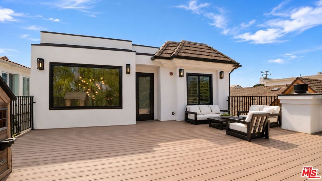 Image 57 of property listing at 447 S Almont Drive, Beverly Hills, CA 90211