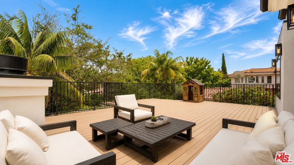 Image 58 of property listing at 447 S Almont Drive, Beverly Hills, CA 90211