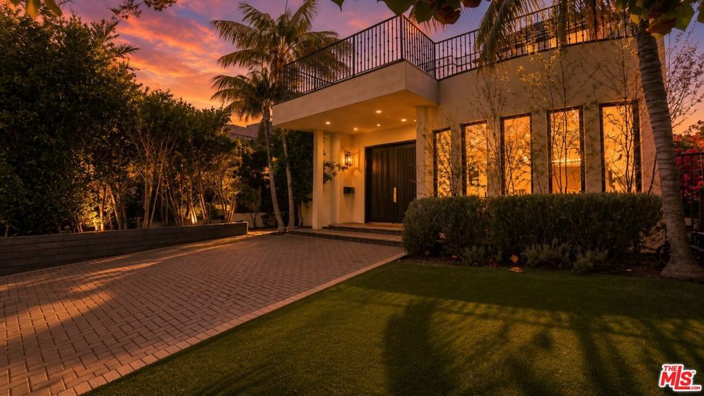 Image 65 of property listing at 447 S Almont Drive, Beverly Hills, CA 90211