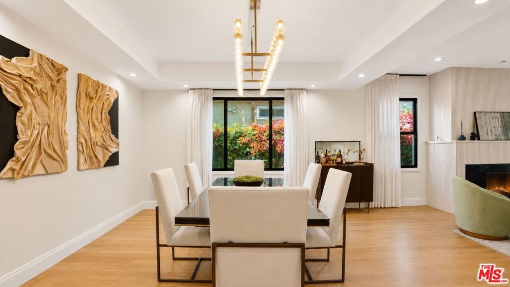 Image 8 of property listing at 447 S Almont Drive, Beverly Hills, CA 90211
