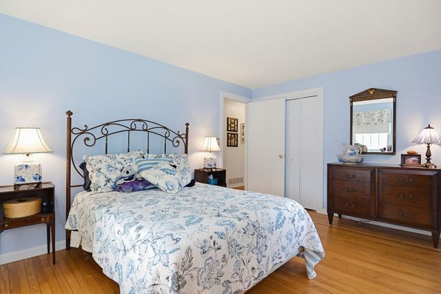 19 Glen Dr, Peabody, MA 01960