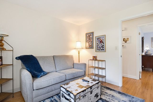 19 Glen Dr, Peabody, MA 01960