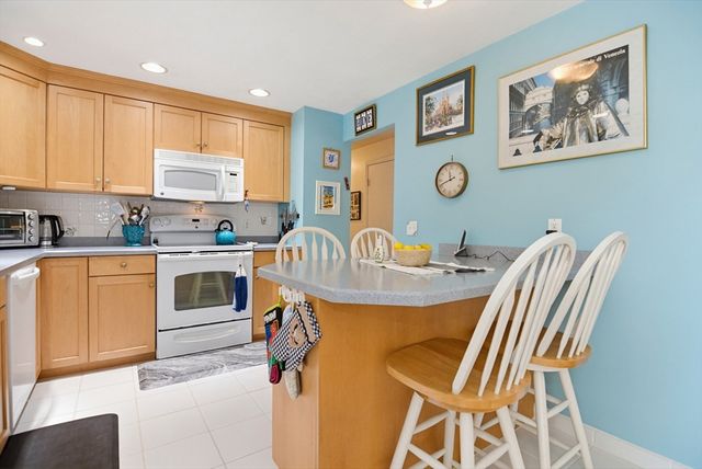 19 Glen Dr, Peabody, MA 01960