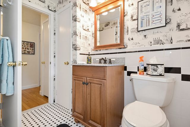 19 Glen Dr, Peabody, MA 01960