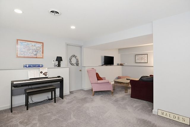 19 Glen Dr, Peabody, MA 01960
